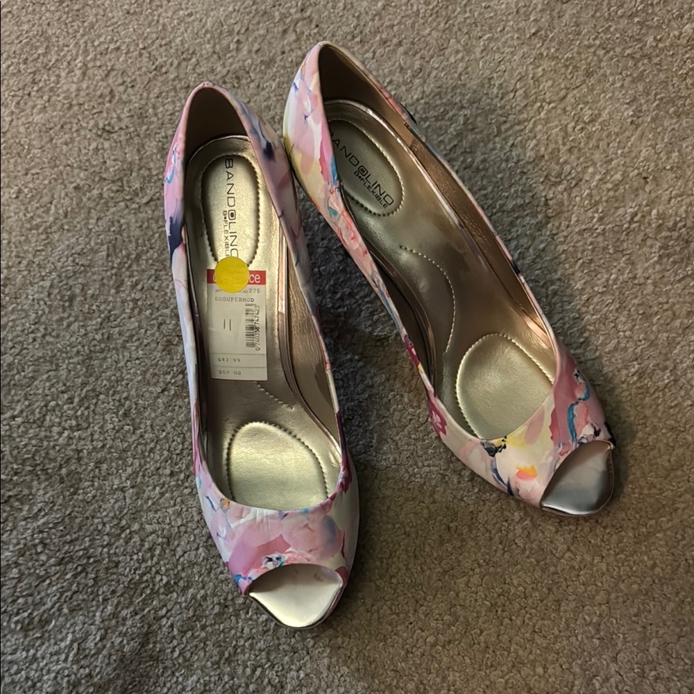 Bandolino fabric peep toe heels